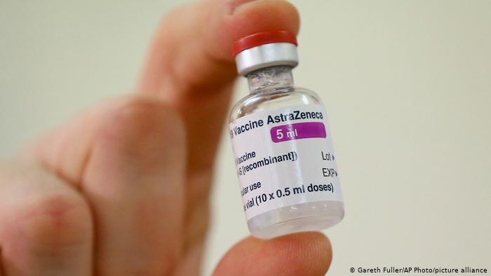 Imunizante de Oxford/AstraZeneca será preparado no Brasil pela Fiocruz, e Butantan fará a distribuição da Coronavac