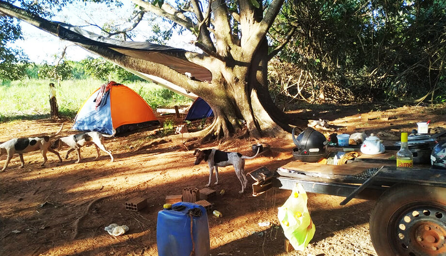 Acampamento de caça em Batayporã