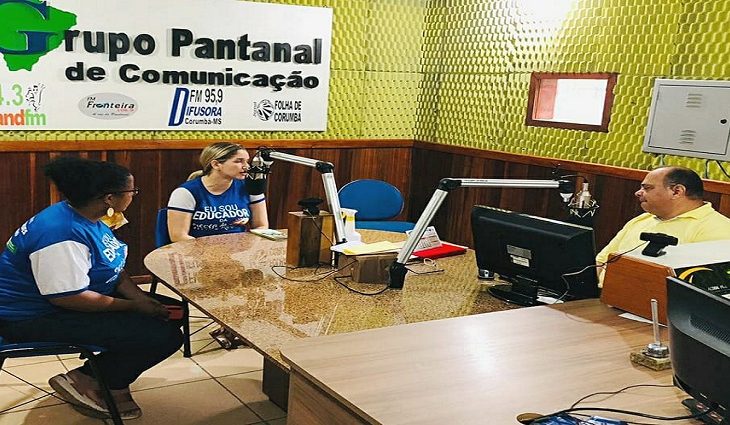 Alunos de Escola de Autoria de Corumbá vão às ruas divulgar vagas