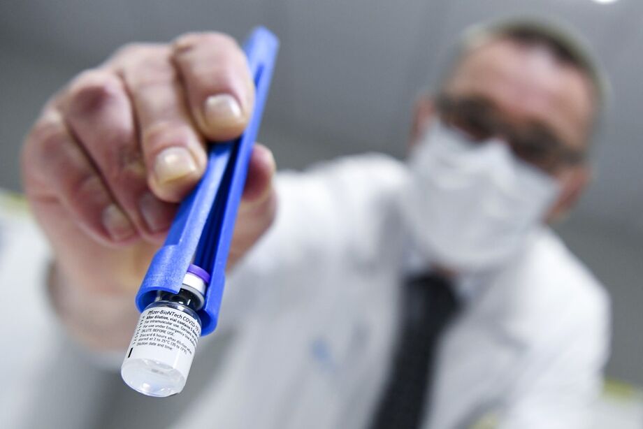 OMS anuncia acordo com Pfizer e BioNTech para até 40 milhões de doses à Covax