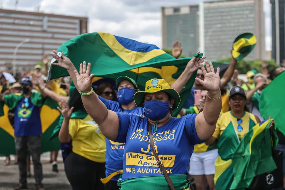 Em dezembro de 2020, apoiadores de Bolsonaro organizaram protesto em defesa do voto impresso