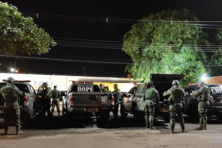 O Batalhão de Operações Especiais (BOPE) também esteve no estabelecimento Penal, assumindo as negociações por volta das 22h