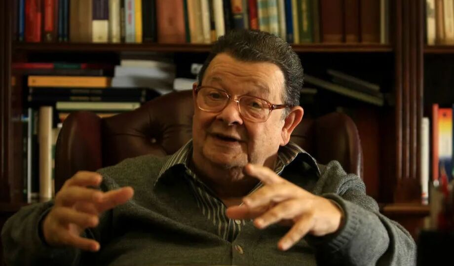 Para ex-ministro, autoritarismo do presidente e liberalismo de Guedes 'exprimem a mesma coisa'