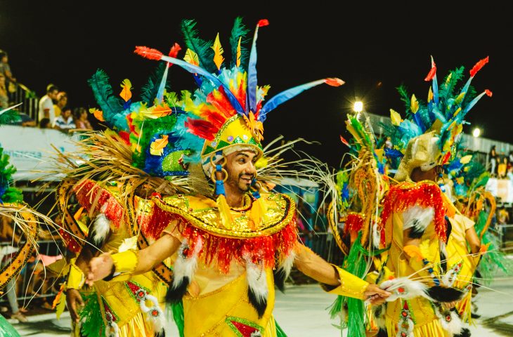 O carnaval é uma festa que movimenta a economia do Estado
