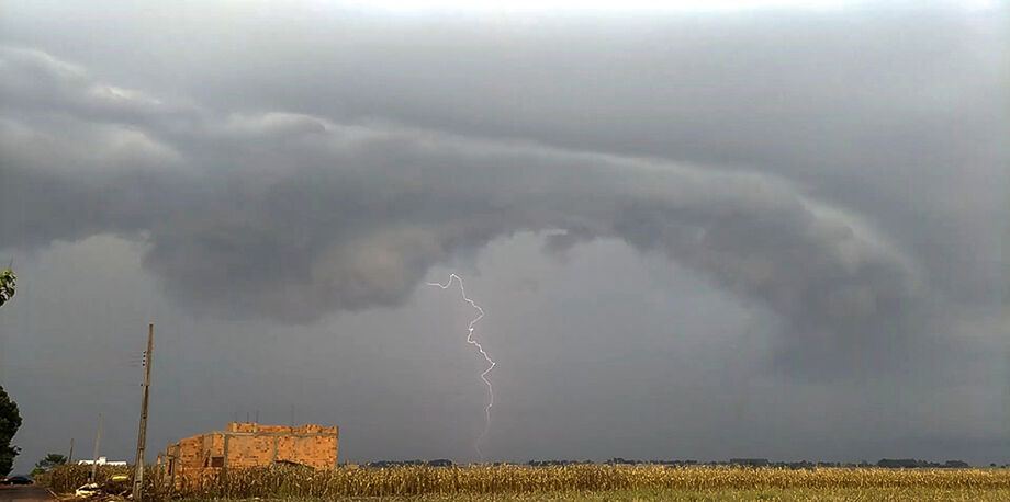 Inmet alerta para risco de tempestades com ventos fortes e granizo em Mato Grosso do Sul e outras regiões do País