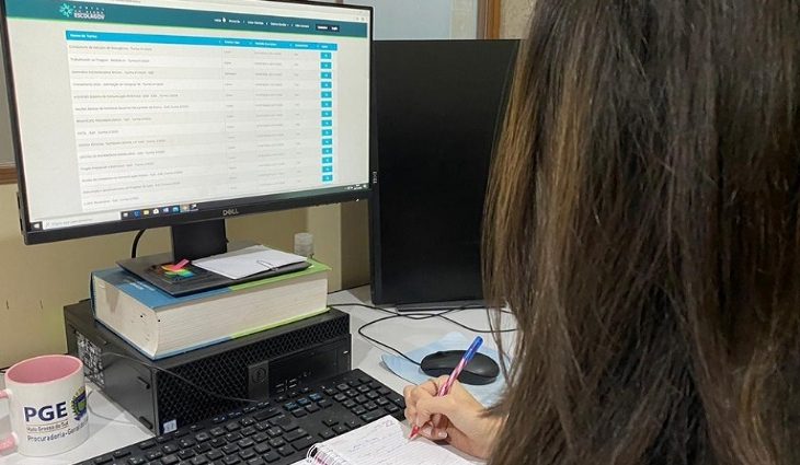 A Escolagov oferece o curso Orientações Webconference Ferramentas para aulas/reuniões online