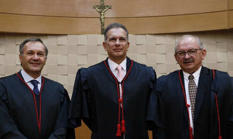Os Desembargadores da nova administração: Luiz Tadeu Barbosa Silva (Corregedoria-Geral de Justiça), Carlos Eduardo Contar (Presidência) e Sideni Soncini Pimentel (Vice-Presidência)
