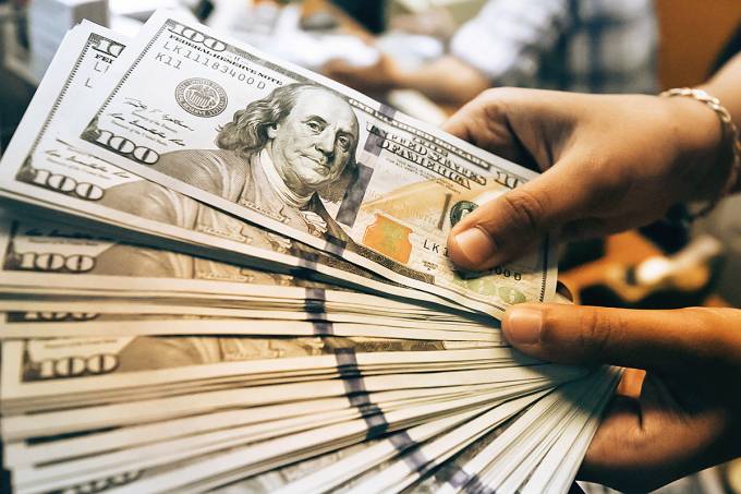Isso é resultado de aportes no valor de US$ 23,303 bilhões e de retiradas no total de US$ 20,063 bilhões