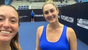 Luisa Stefani e americana vencem mais uma e vão às quartas do Torneio de Abu Dabi