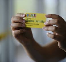Governo prorroga suspensão de revisões do Bolsa Família