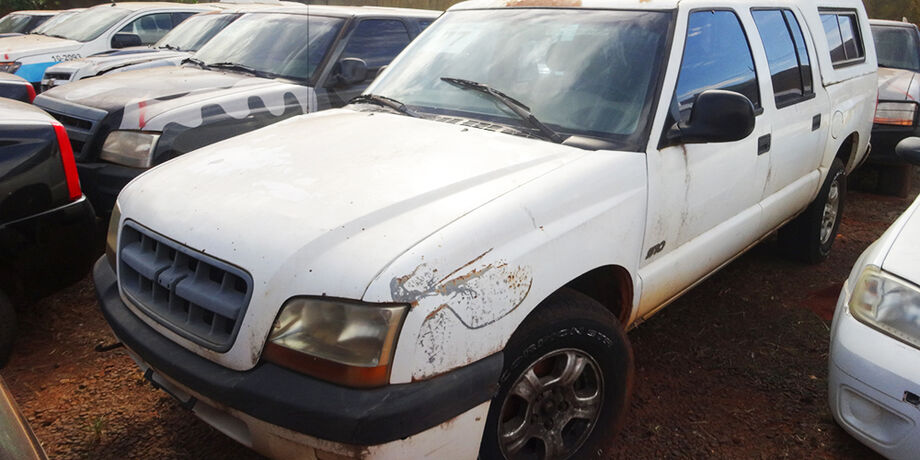 São 143 lotes de carros e motos com lances iniciais a partir de R$ 500,00 e mais um lote de quatro sucatas (inicial de R$ 1,5 mil)