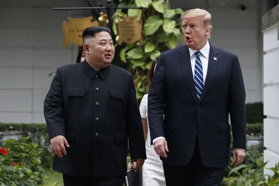 Ex-presidente Donald Trump com o líder norte coreano Kim Jong Un