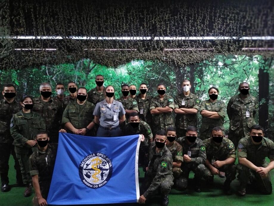 Exército realiza curso na Marinha do Brasil e fotos são publicadas com máscara fake