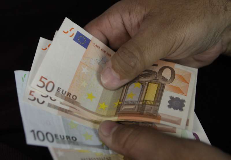 Maioria das Bolsas da Europa fecha em alta, com covid, especulação e indicadores