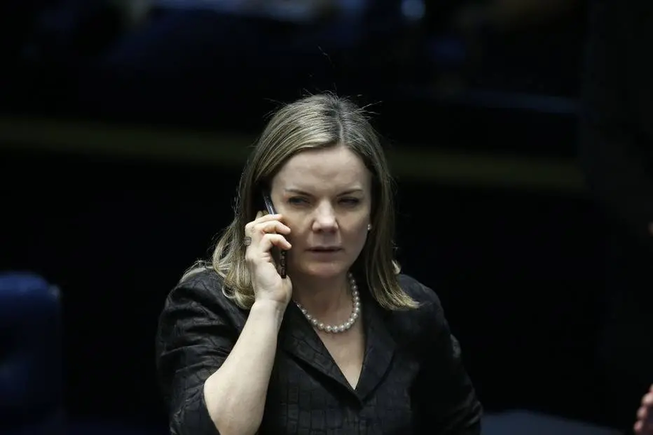 A presidente do PT, deputada Gleisi Hoffmann (PR)