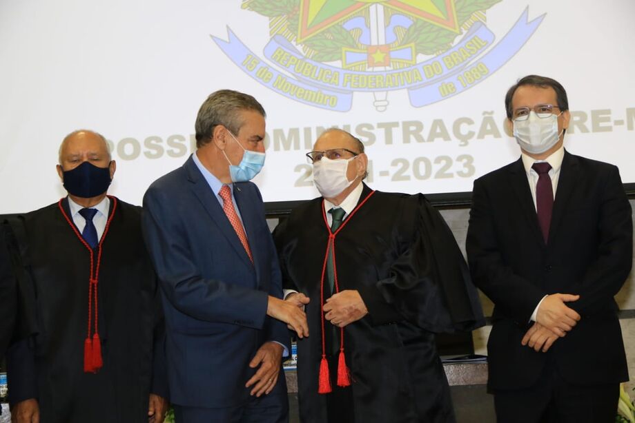 Na sequência (esq. para dir.): O desembargador Julizar Barbosa Trindade, o governador interino de MS Paulo Corrêa, o desembargador Paschoal Carmelo Leandro e o procurador-geral de Justiça Alexandre Magno Benites de Lacerda