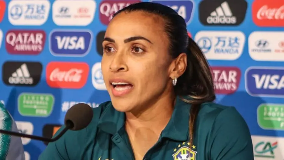 Questão do Enem sobre Marta e Neymar recebeu críticas de Bolsonaro