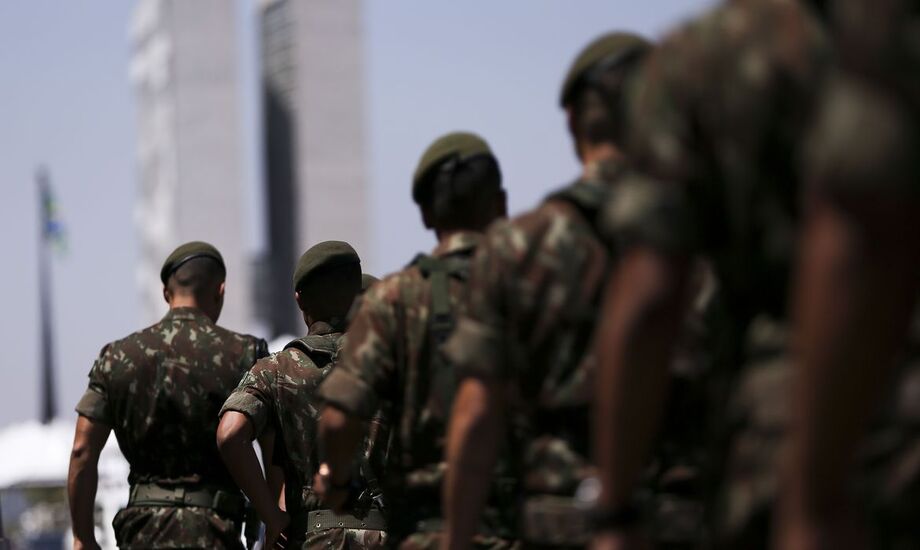 O alistamento militar é obrigatório para os jovens brasileiros do sexo masculino que completam 18 anos durante o ano de 2021