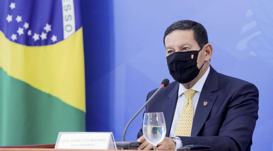 Mourão afirmou que concorda com a compra de vacinas por empresas privadas