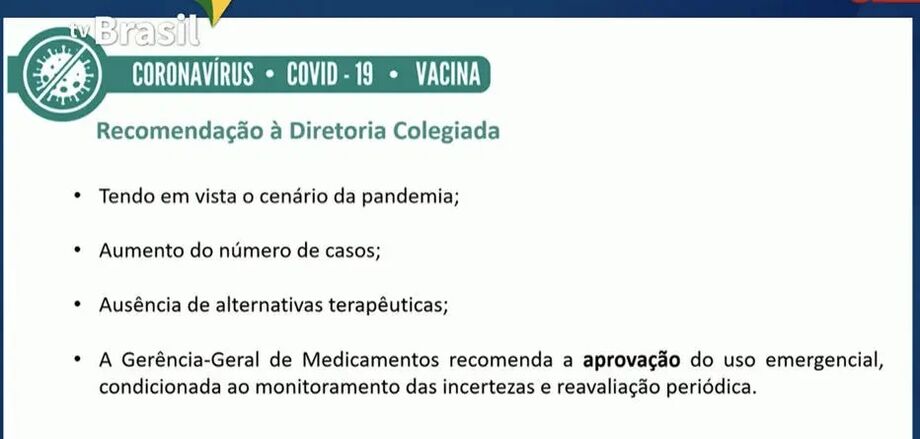 Slide mostra a recomendação da gerência da Anvisa para a aprovação do uso emergencial da vacina da Oxford; diretores ainda vão votar