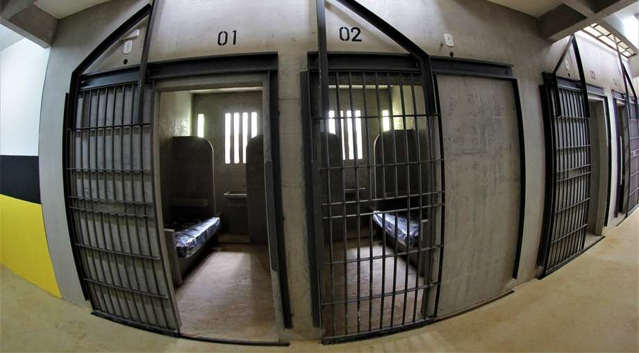 Todos os custodiados que testam positivo são isolados do restante da massa carcerária