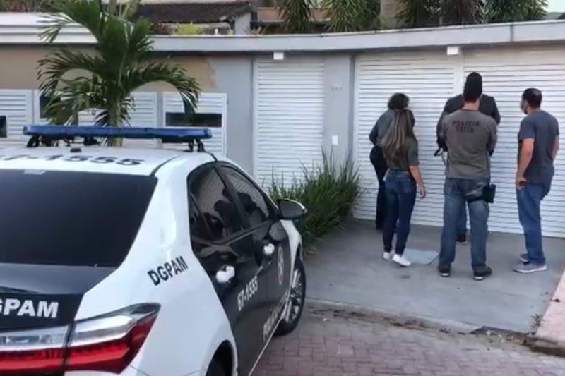Polícia Civil cumpre mandado de busca e apreensão na casa do cantor Nego do Borel no RJ