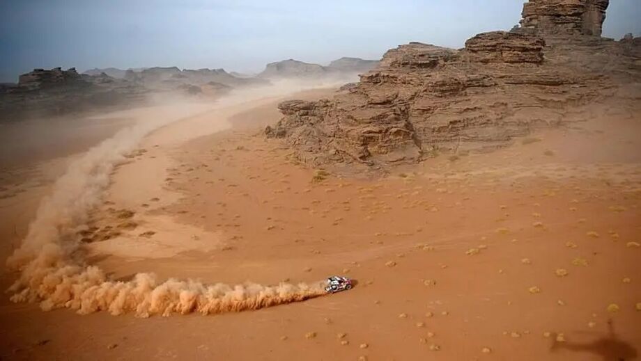 Nasser Al-Attiyah durante o trajeto desta quinta-feira do Rally Dakar
