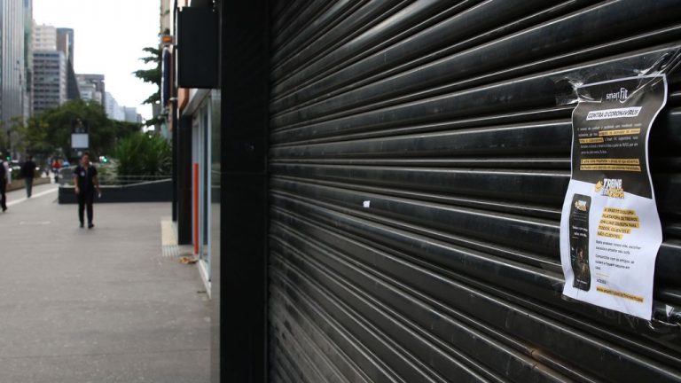 Comercio fechado na Avenida Paulista durante a quarentena