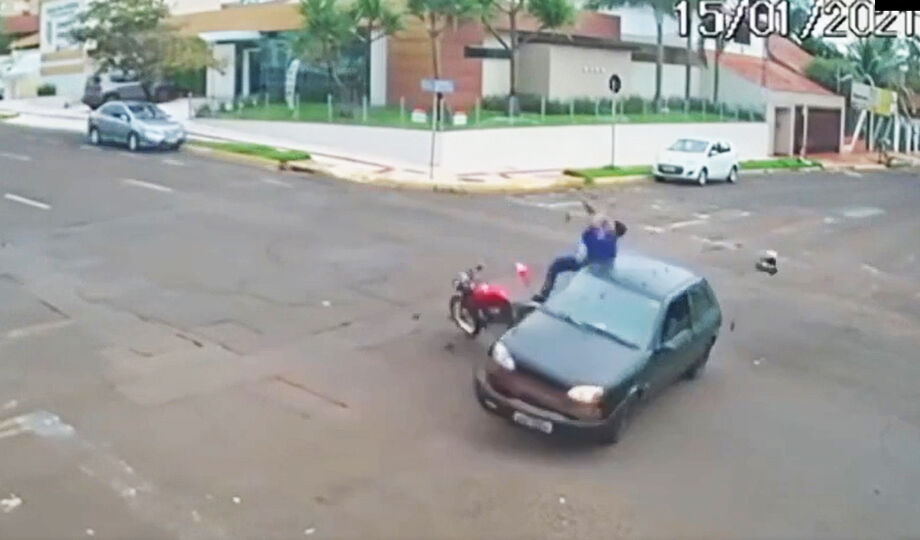 O motoqueiro passa bem
