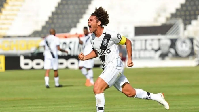 Camilo marcou os dois gols da vitória da Ponte Preta