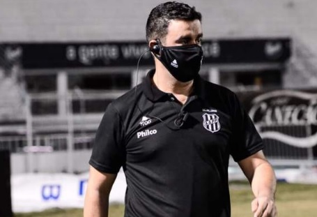 O técnico Fábio Moreno