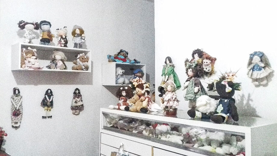 Marta garante que as bonecas de pano fazem sucesso e que as pessoas encomendam para decorar quartos de bebês e até mesmo para as crianças brincarem