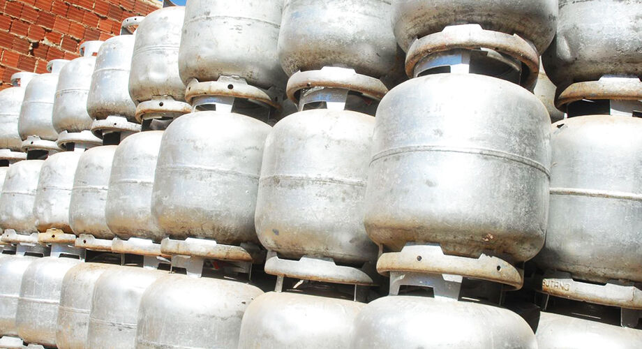 Inclusão social: famílias em situação de vulnerabilidade recebem botijão de gás gratuito no novo modelo de distribuição