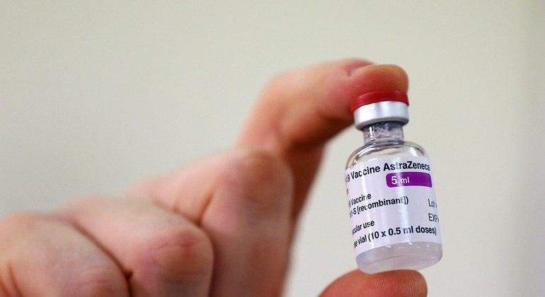 A pesquisa também revela que, com a primeira dose, já se alcança 76% de eficácia.