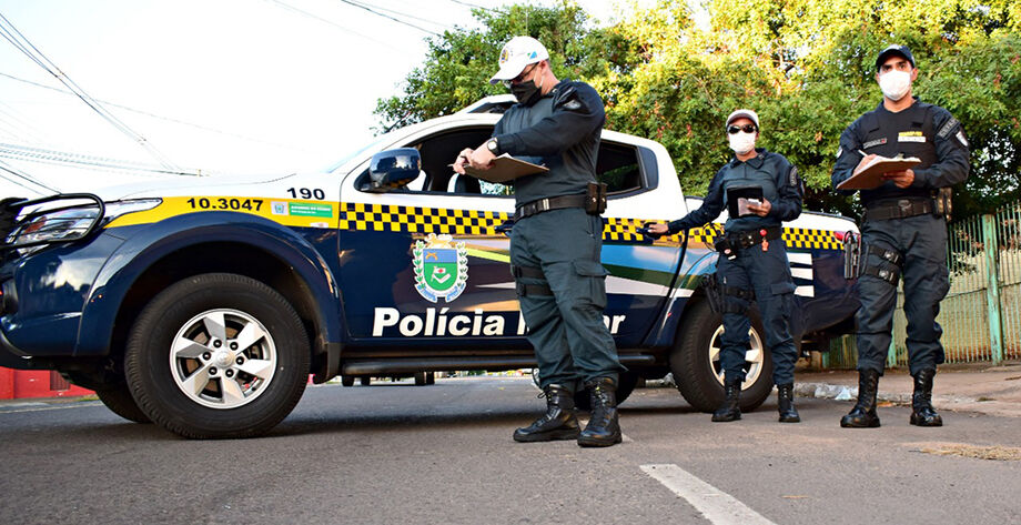 Policiais no trânsito de Campo Grande