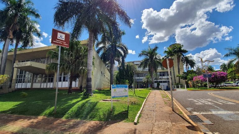 Prefeitura convoca nesta terça motoristas de veículos pesados, telemarketing e auditor municipal