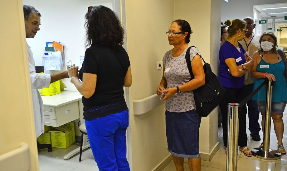 Fila para vacinação