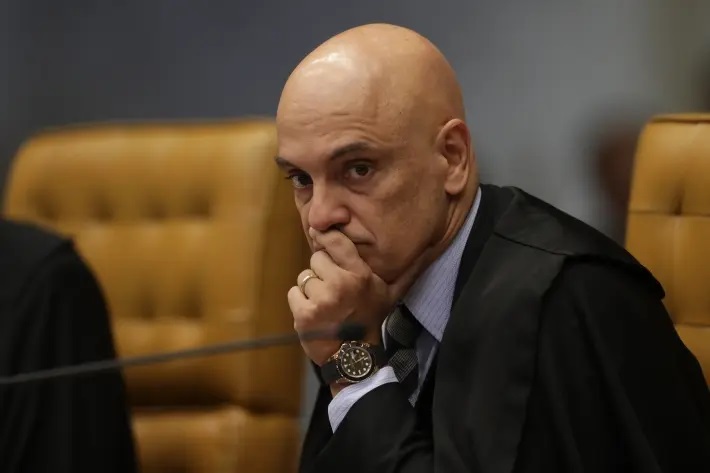 O ministro Alexandre de Moraes, do Supremo, autorizou a inclusão de Bolsonaro no inquérito que investiga a disseminação de notícias falsas no País