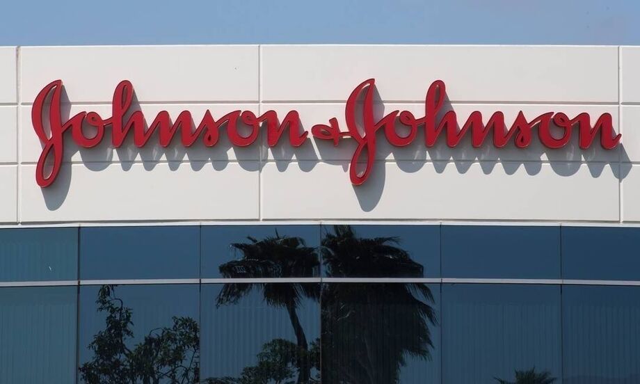 A Johnson & Johnson solicitou nesta quinta-feira, 4, autorização para o uso emergencial de sua vacina contra a covid-19 nos Estados Unidos.