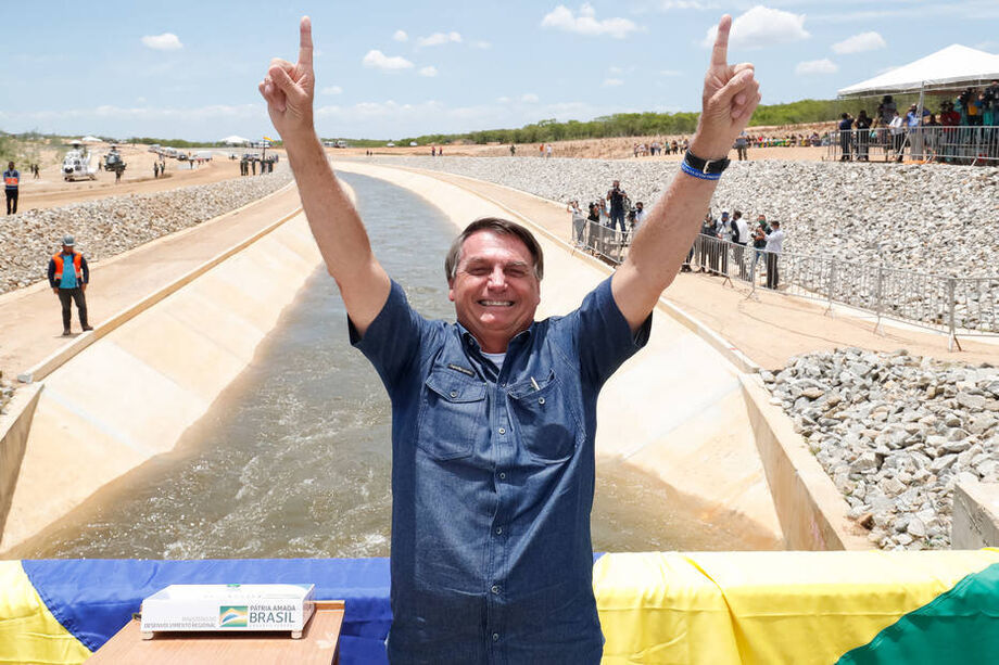 Bolsonaro demitiu Roberto Castello Branco, atual presidente da Petrobrás, pelo Facebook.