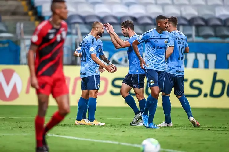 Grêmio vence Athletico-PR e garante vaga na fase preliminar da Libertadores