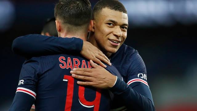 Mbappé e Sarabia fizeram dois dos três gols do PSG contra o Nîmes