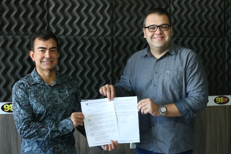 deputado estadual Marçal Filho (PSDB) entregou ao prefeito Alan Guedes (PP) um dossiê com sugestões