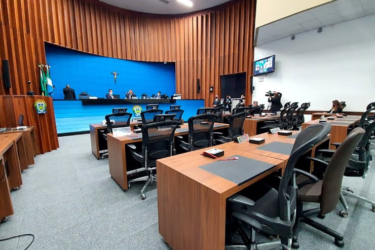 As sessões plenárias mistas são conduzidas do Plenário Júlio Maia