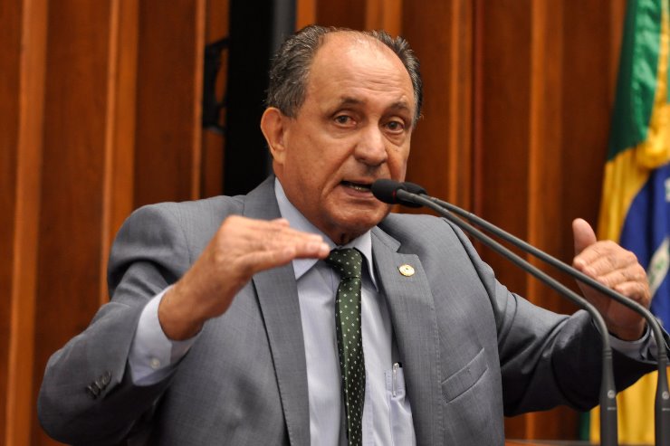 Deputado Zé Teixeira na sessão plenária