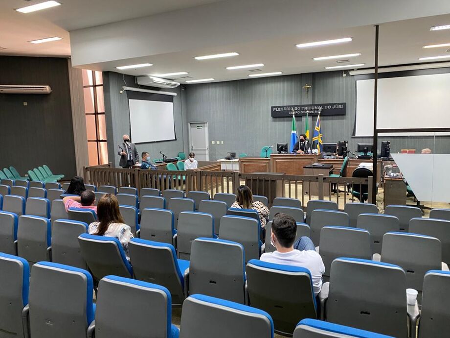 A pauta das sessões de julgamento das Varas do Tribunal do Júri de Campo Grande iniciou na manhã desta terça-feira (2) com o júri popular do acusado de homicídio simples praticado no dia 9 de outubro de 2019.