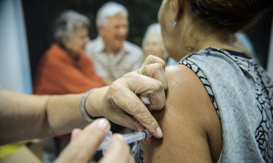 SP não tem datas para vacinar idoso com menos de 80 anos