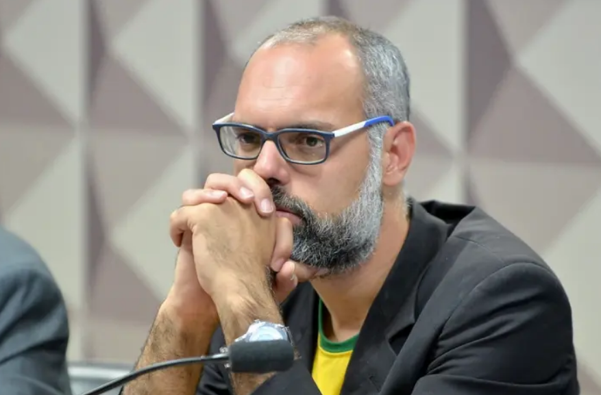 O blogueiro Allan dos Santos durante depoimento na CPMI das Fake News, no Congresso