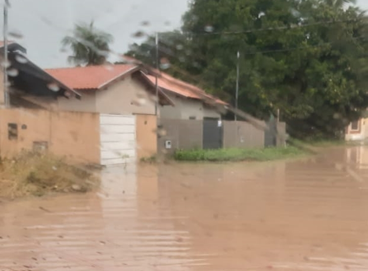 A chuva alagou