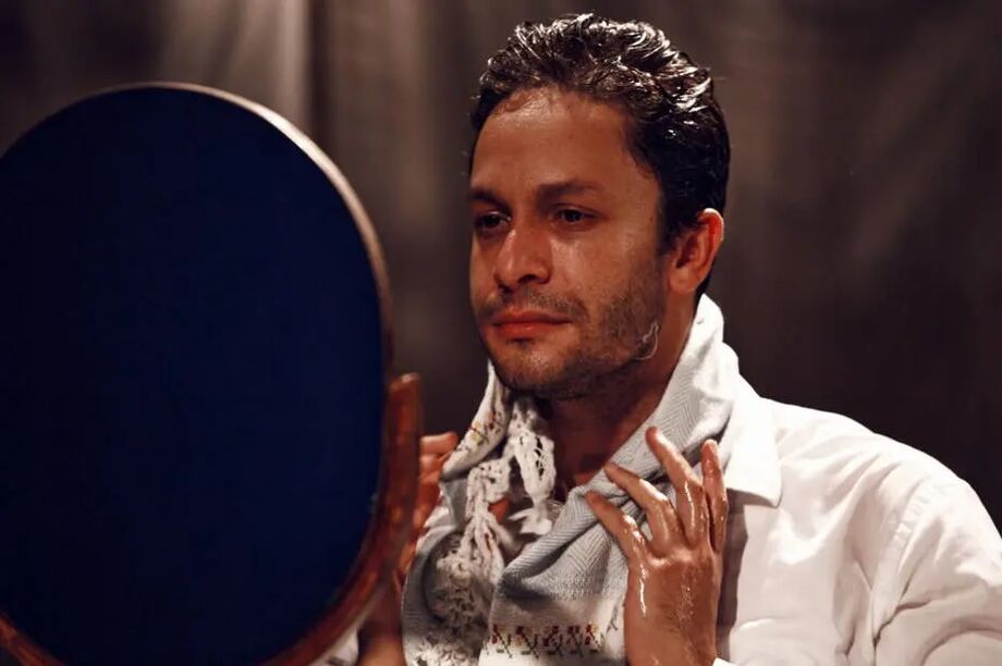 O ator Rainer Cadete em cena